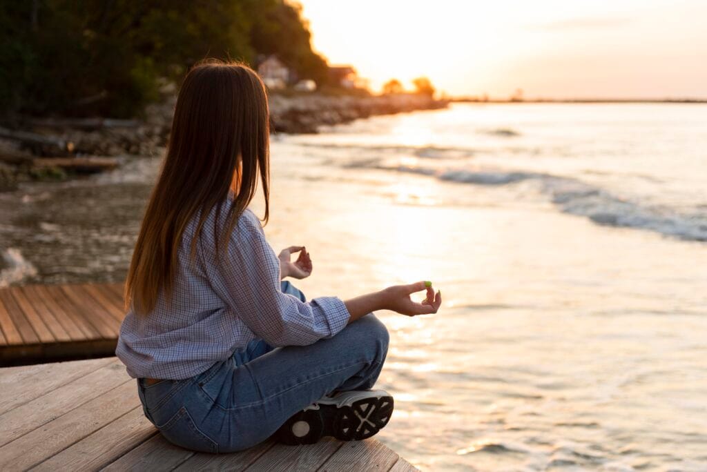 dziewczyna praktykująca mindfulness 